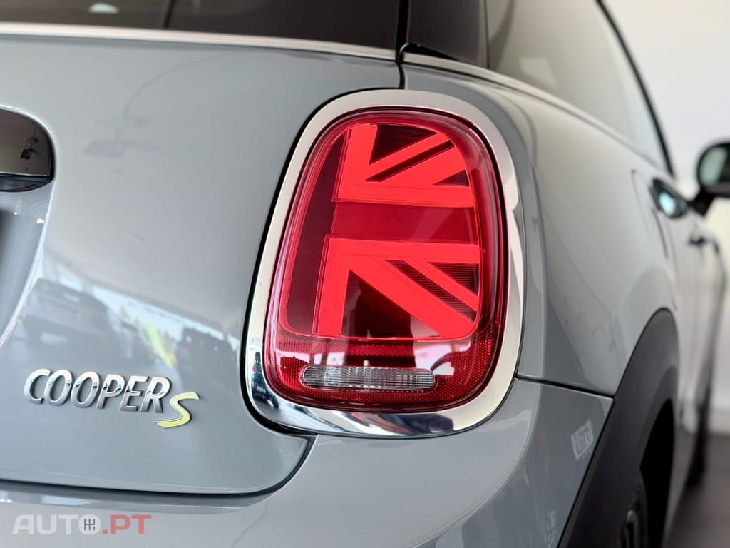 MINI Cooper Cooper SE Premium Classic