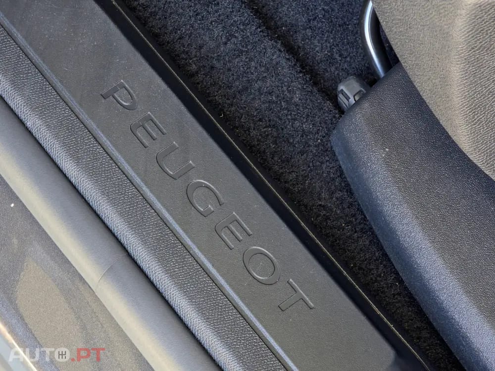 Peugeot 3008 1.6 Hybrid Allure e-EAT8