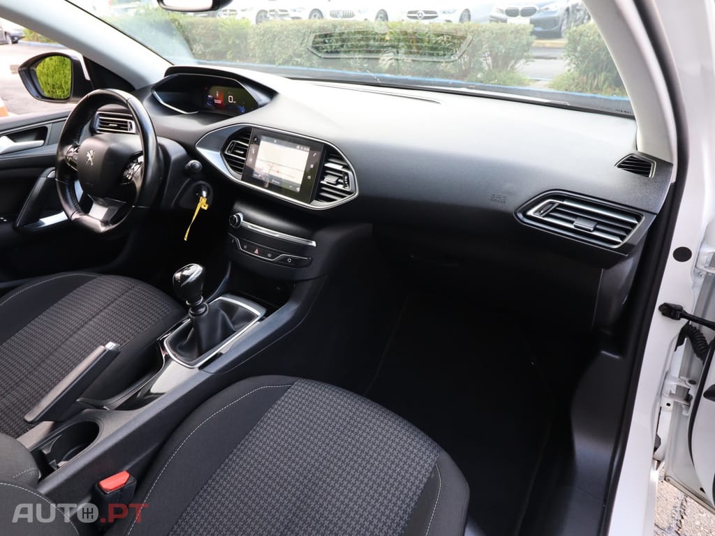 Peugeot 308 1.5 BlueHDi Active — fotografia 9