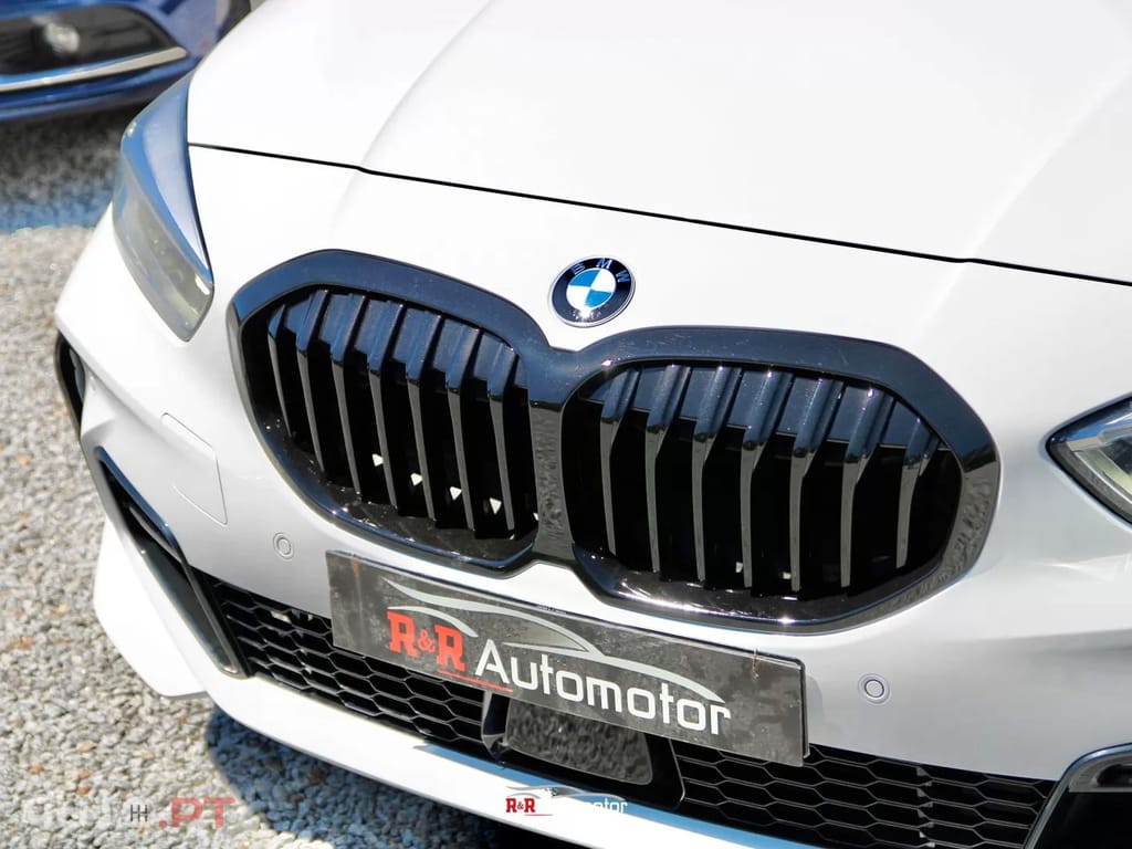 BMW 118 i Pack Desportivo M Auto