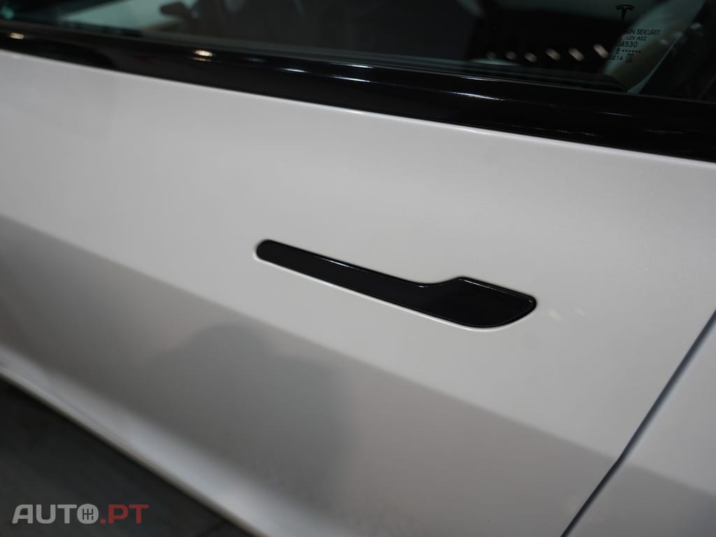 Tesla Model 3 Tração Traseira