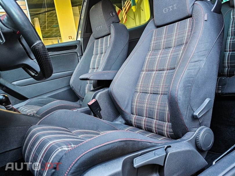 Volkswagen Golf 2.0 TSI GTI DSG — fotografia 7