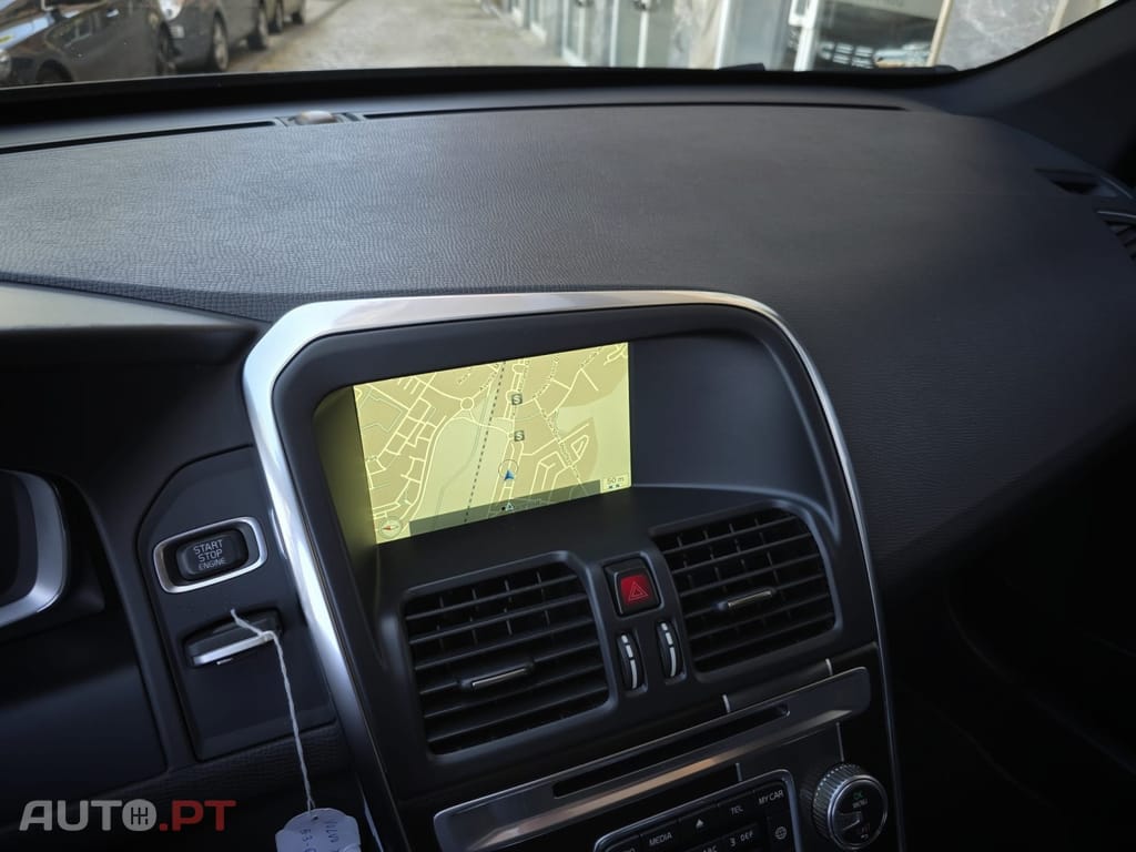 Volvo XC60 2.0 D4 R-Design