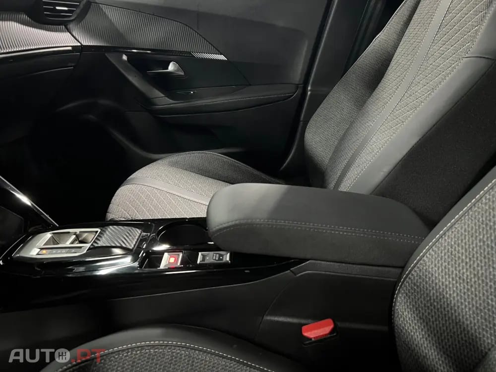 Peugeot 2008 1.2 Hybrid Allure e-DCS6