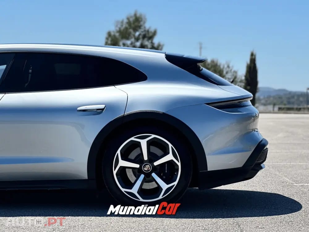 Porsche Taycan 4