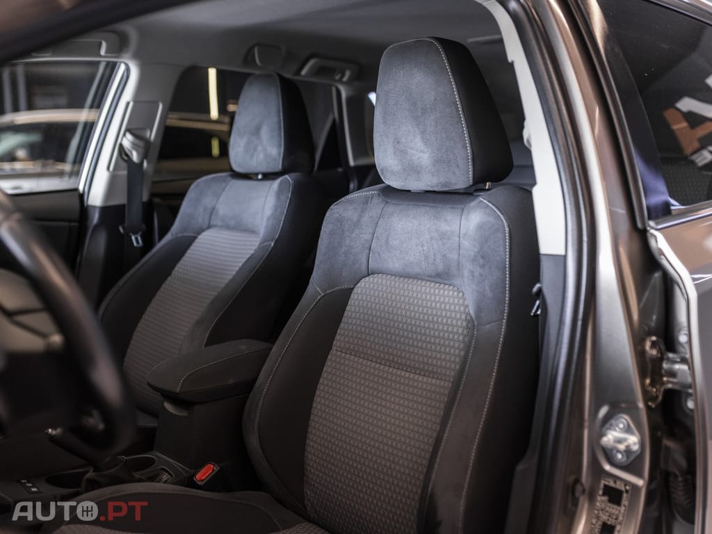 Toyota Auris Touring Sports 1.8 HSD Sport+Navi