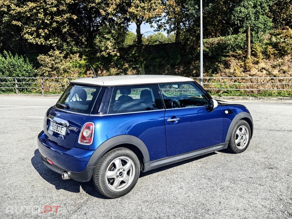 MINI Cooper Cooper D