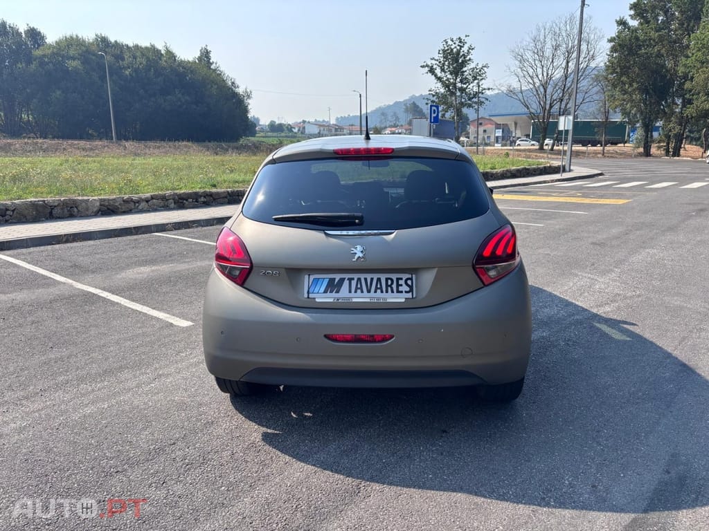 Peugeot 208 1.2 PureTech Signature