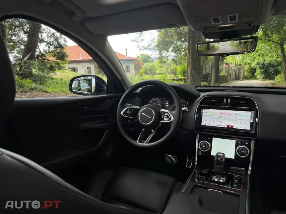 Jaguar XE 2.0 D R-Dynamic S