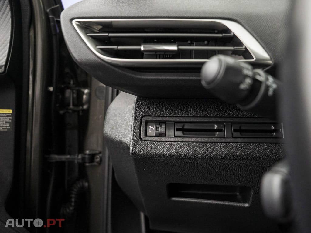 Peugeot 3008 1.5 BlueHDi Active