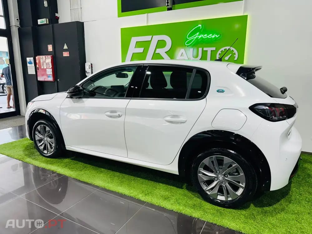 Peugeot E-208 50 kWh Style