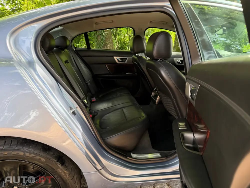 Jaguar XF 2.7 D V6 Premium Luxury