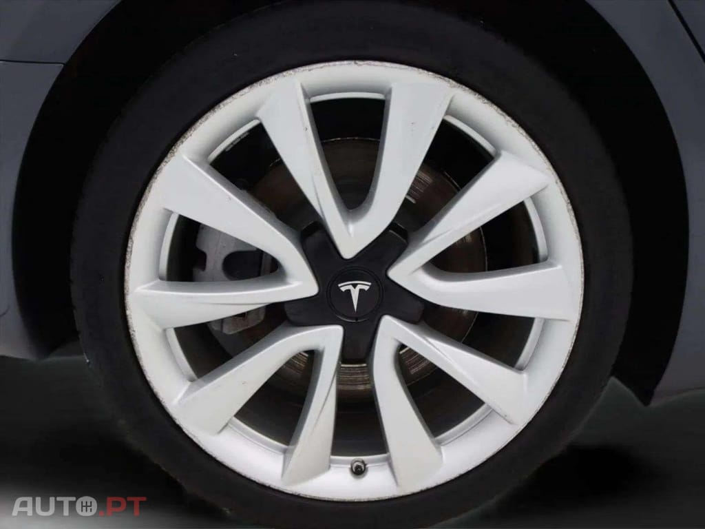 Tesla Model 3  Standard RWD Plus  AUTOPILOT