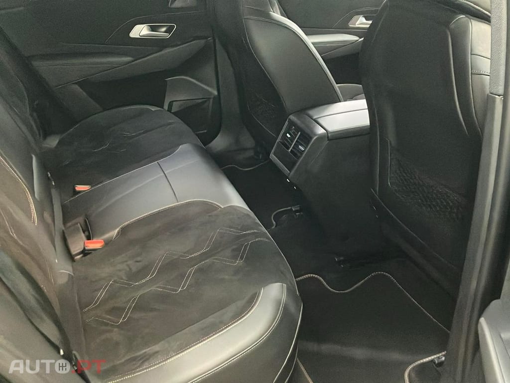 DS DS7 Crossback E-Tense Performance Line+ EAT8