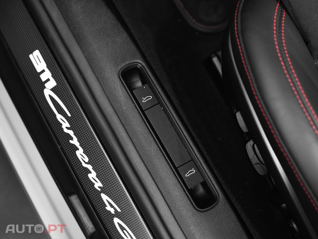 Porsche 992 Carrera 4 GTS PDK