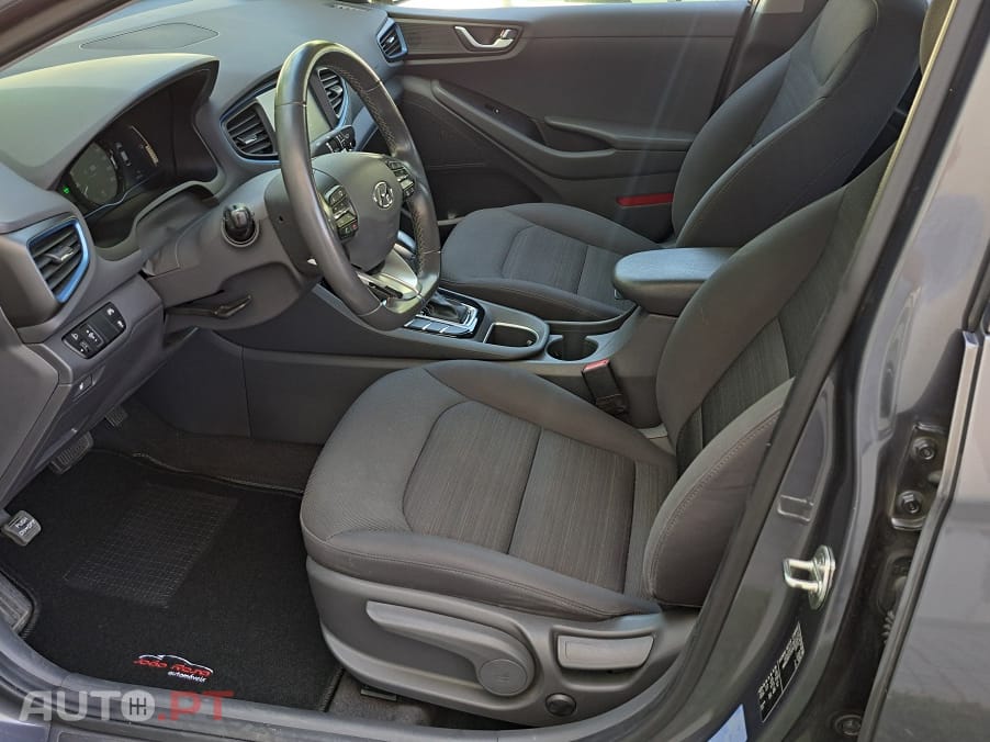 Hyundai Ioniq 5 1.6 GDI HEV (híbrido gasolina + elétrico) Potência combinada de 141 cv