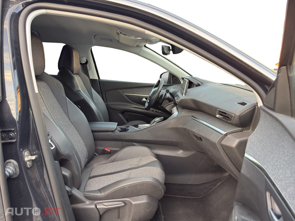Peugeot 3008 Plug-In Hybrid 225 e-EAT8 Allure Pack