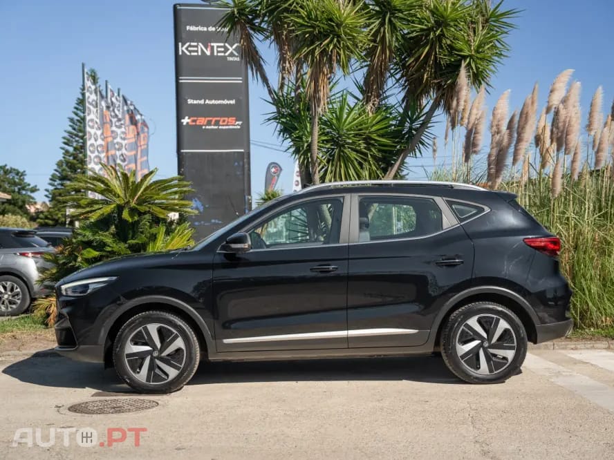 MG ZS Standard Luxury