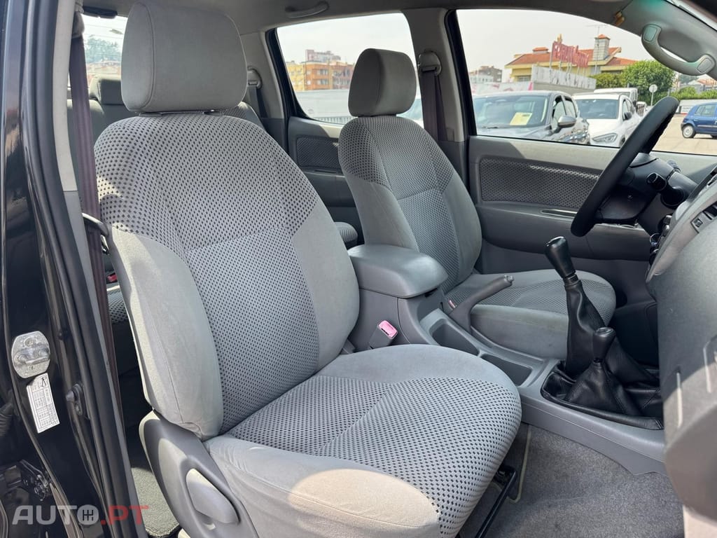 Toyota Hilux 2.5 D-4D CD Tracker