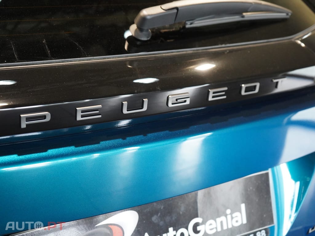Peugeot 2008 1.2 Hybrid Allure e-DCS6