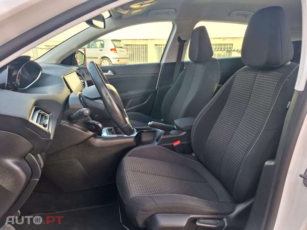 Peugeot 308 1.5 BlueHDi Business Line