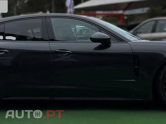 Porsche Panamera 4 E-HYBRID