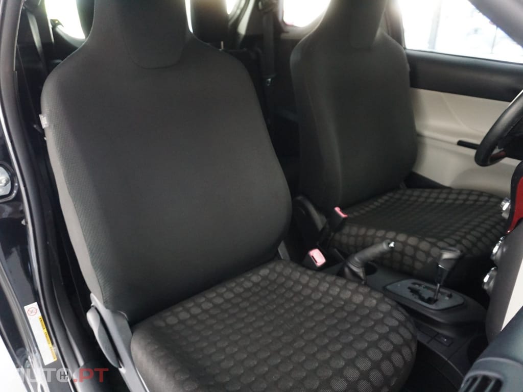 Toyota iQ 1.0 VVT-i 2 MultiDrive NAVI+Bluetooth
