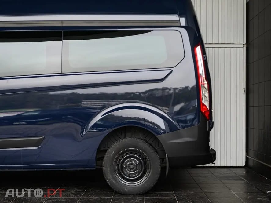 Ford Transit Custom Adaptada p/ 3 cadeiras de rodas