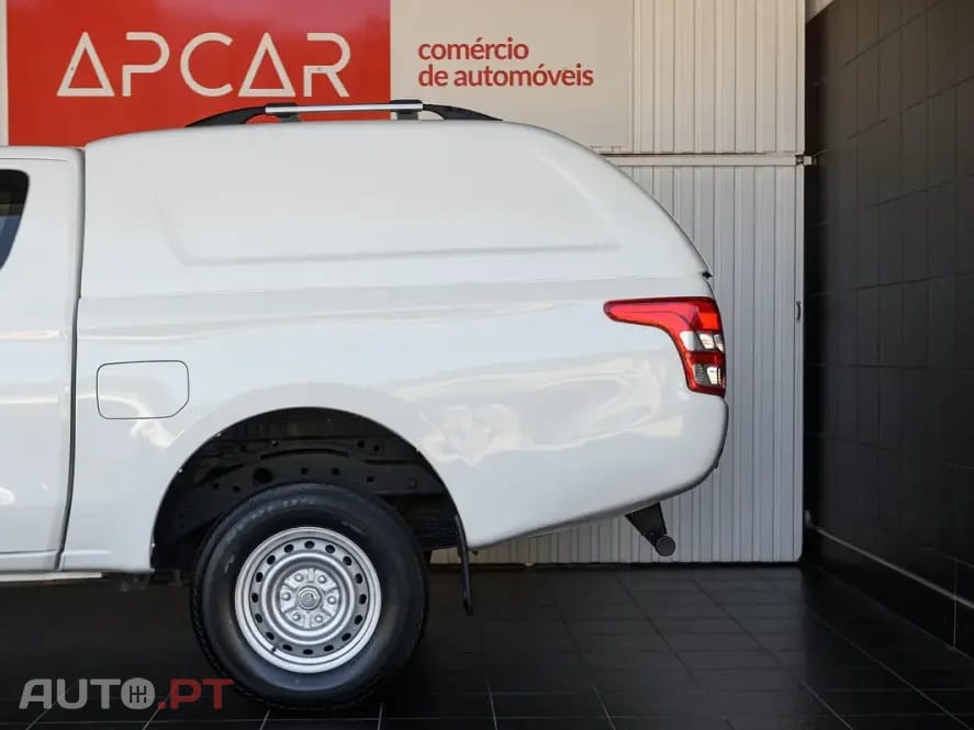 Mitsubishi L200 2.4 DI-D Club Invite Strakar Look 4WD