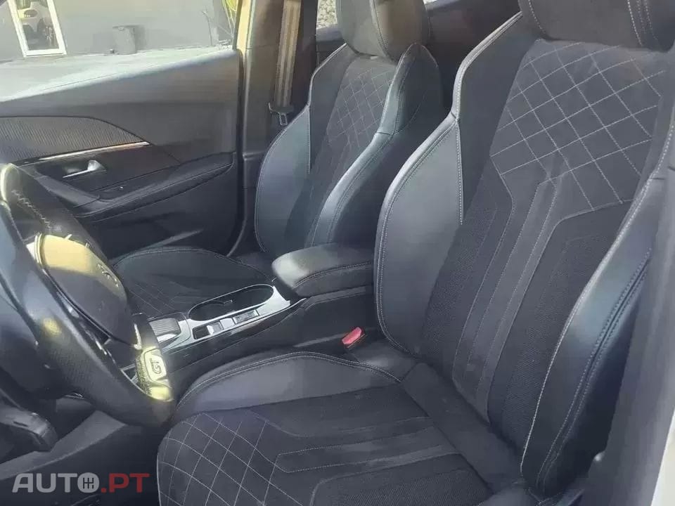 Peugeot E-2008 GT Pack