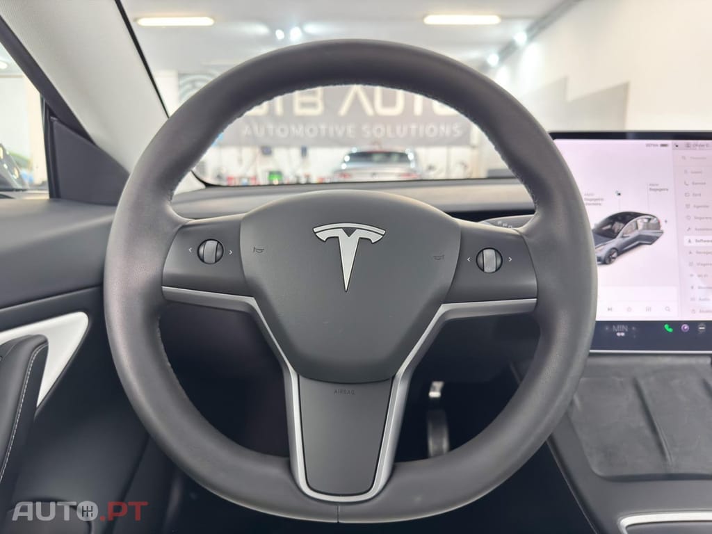 Tesla Model 3 RWD PLUS AUTO