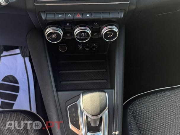 Renault Captur 1.6 E-Tech Intens