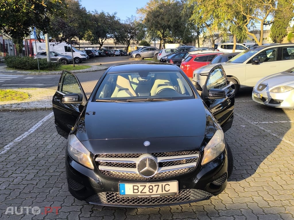 Mercedes-Benz A 180 BlueEFFICIENCY Edition Style