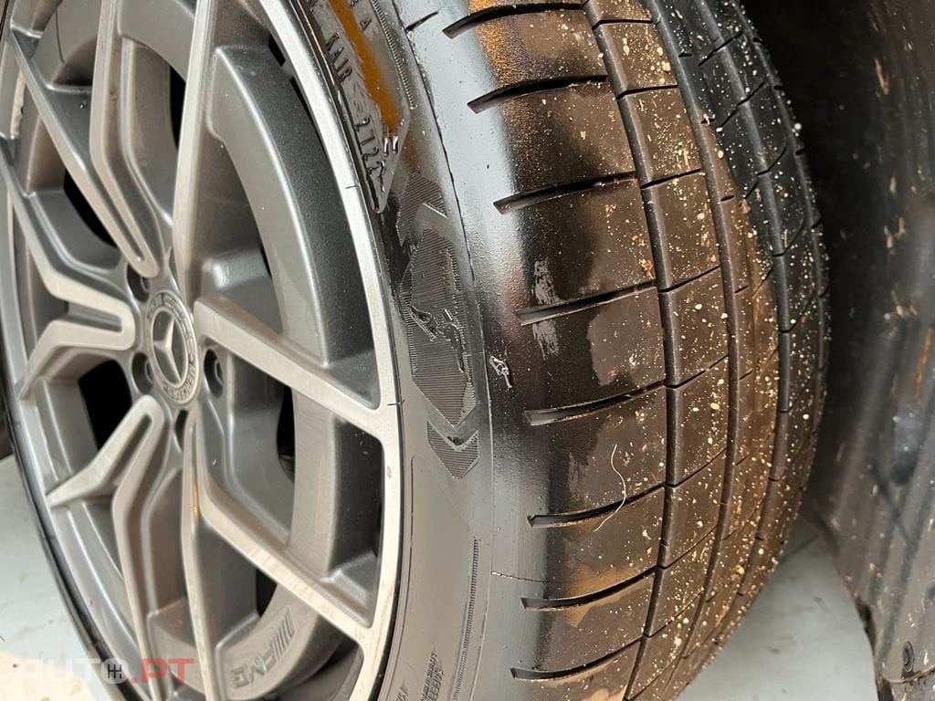 Mercedes-Benz E 220 AMG LINE