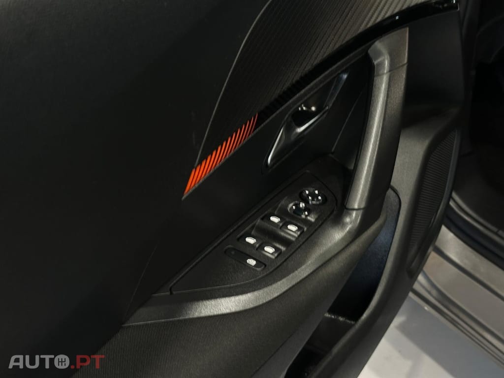 Peugeot 2008 1.2 PureTech Allure Pack EAT8