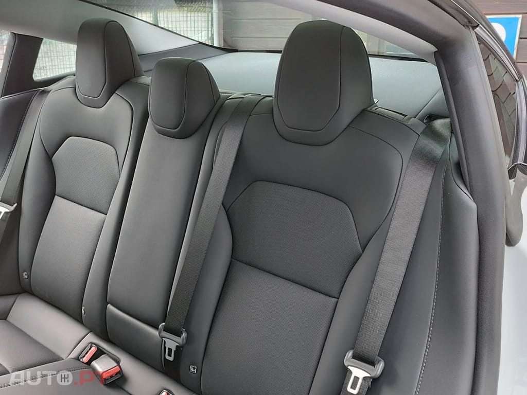 Tesla Model 3 Tração Traseira