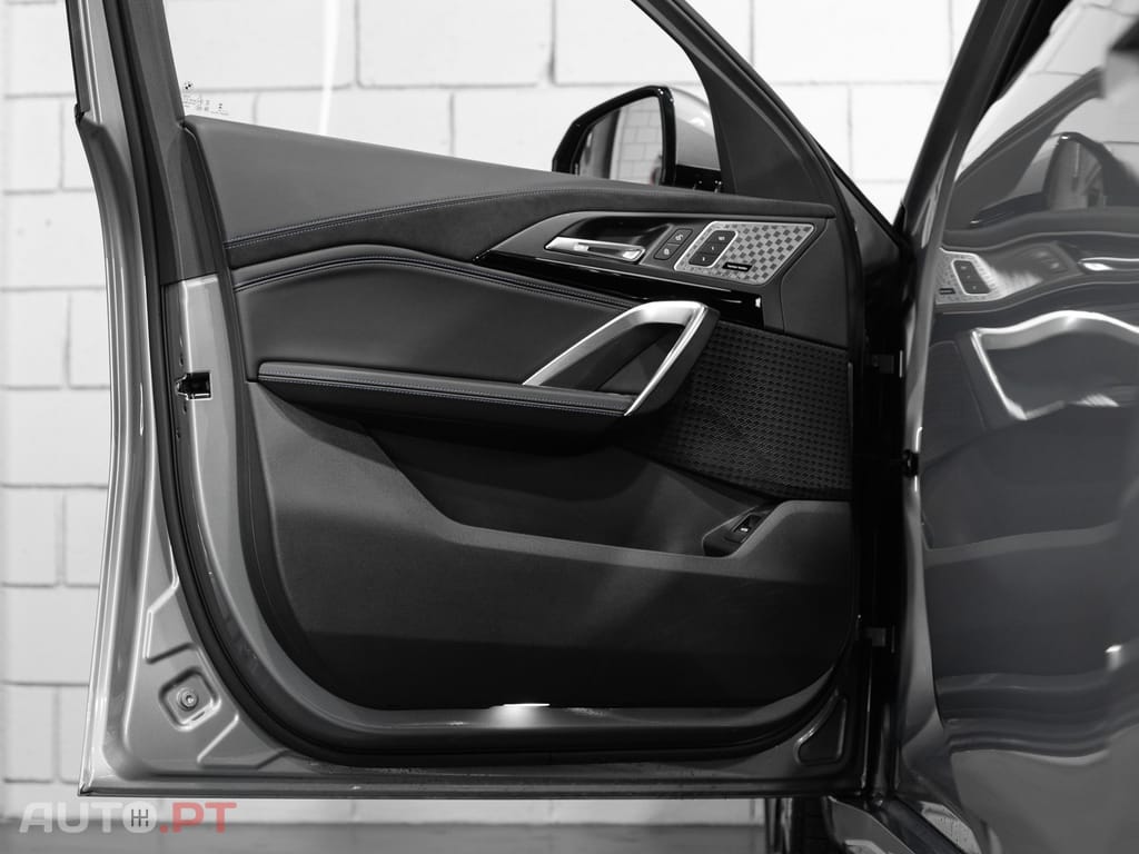 BMW iX2 xDrive30 Pack Desportivo M Pro