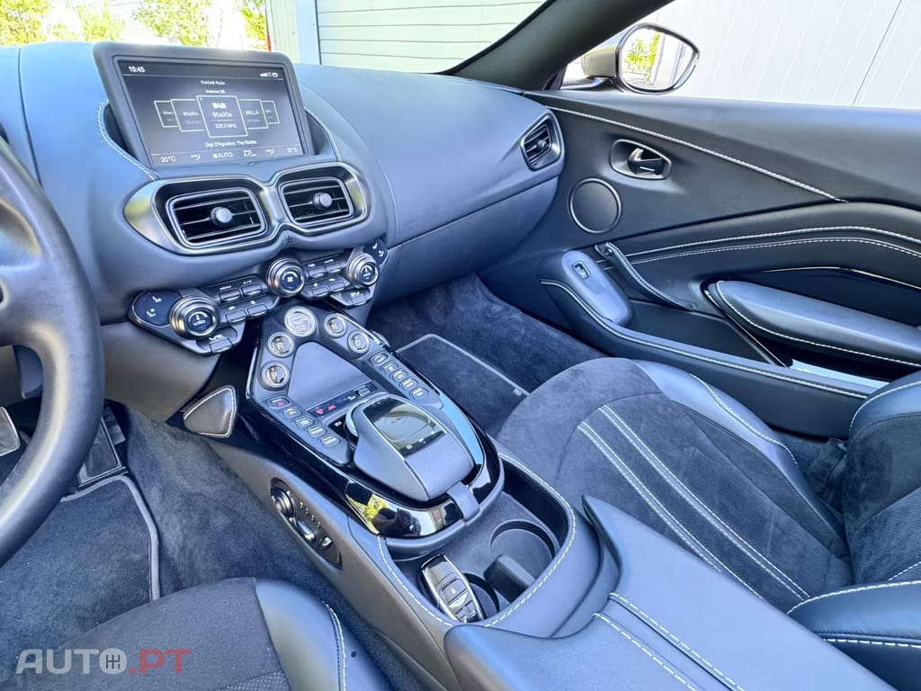 Aston Martin Vantage Roadster V8