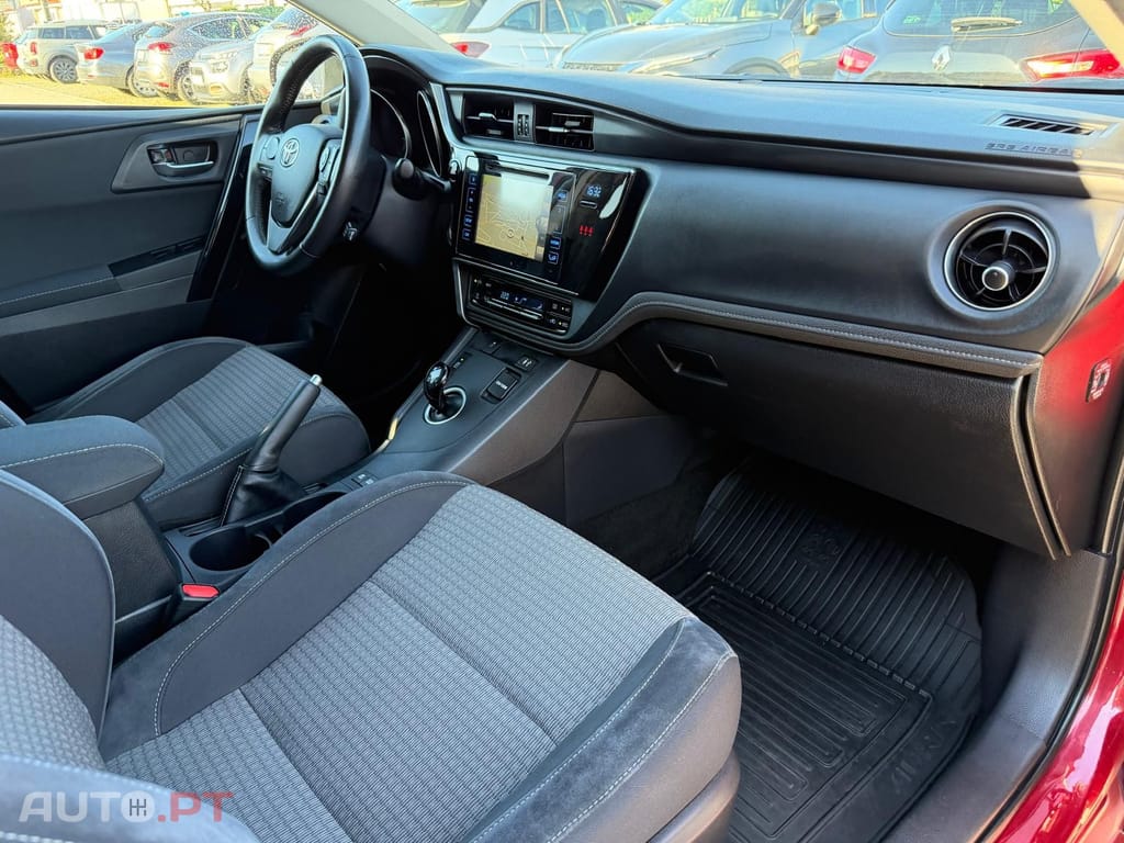 Toyota Auris 1.8 HSD Comfort +P.Sport+Navi