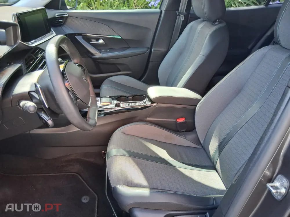 Peugeot 2008 1.2 PureTech Allure EAT8