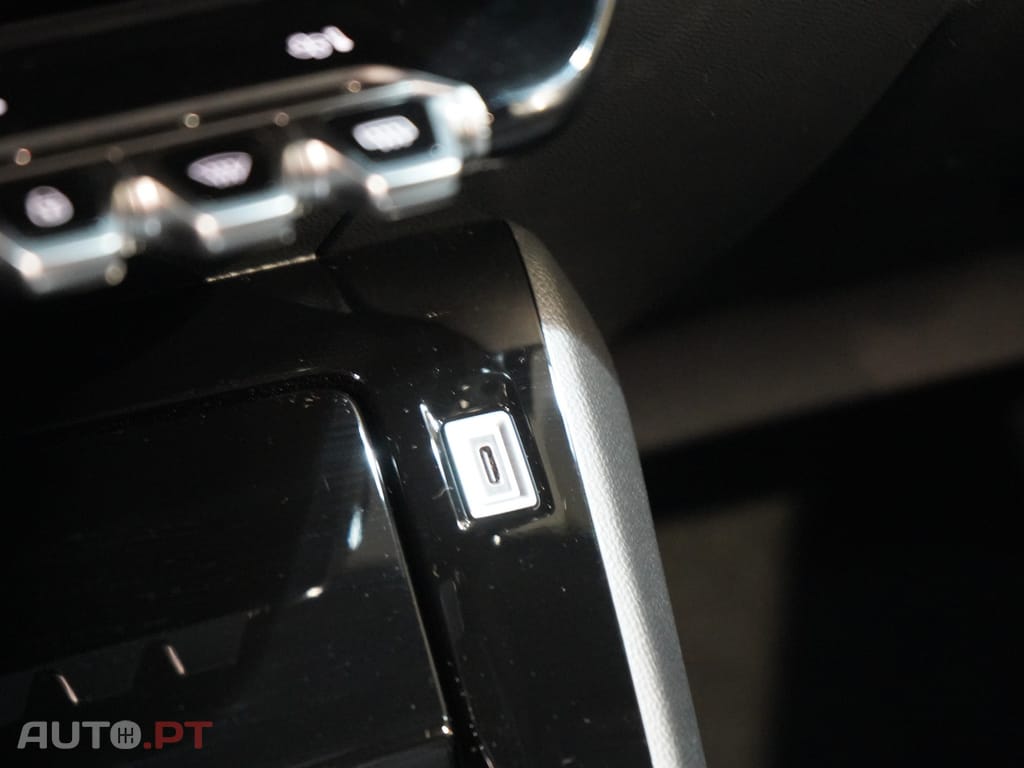 Peugeot 2008 1.2 Hybrid Allure e-DCS6