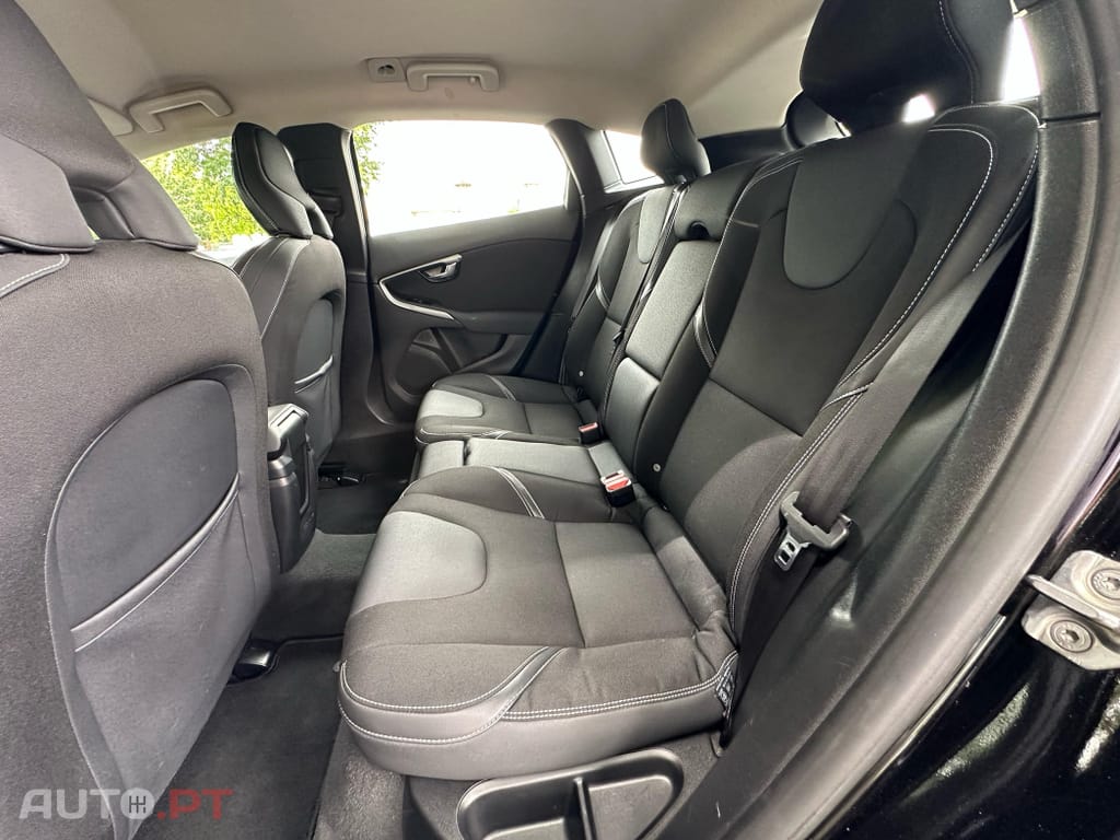 Volvo V40 2.0 D2 Momentum Eco