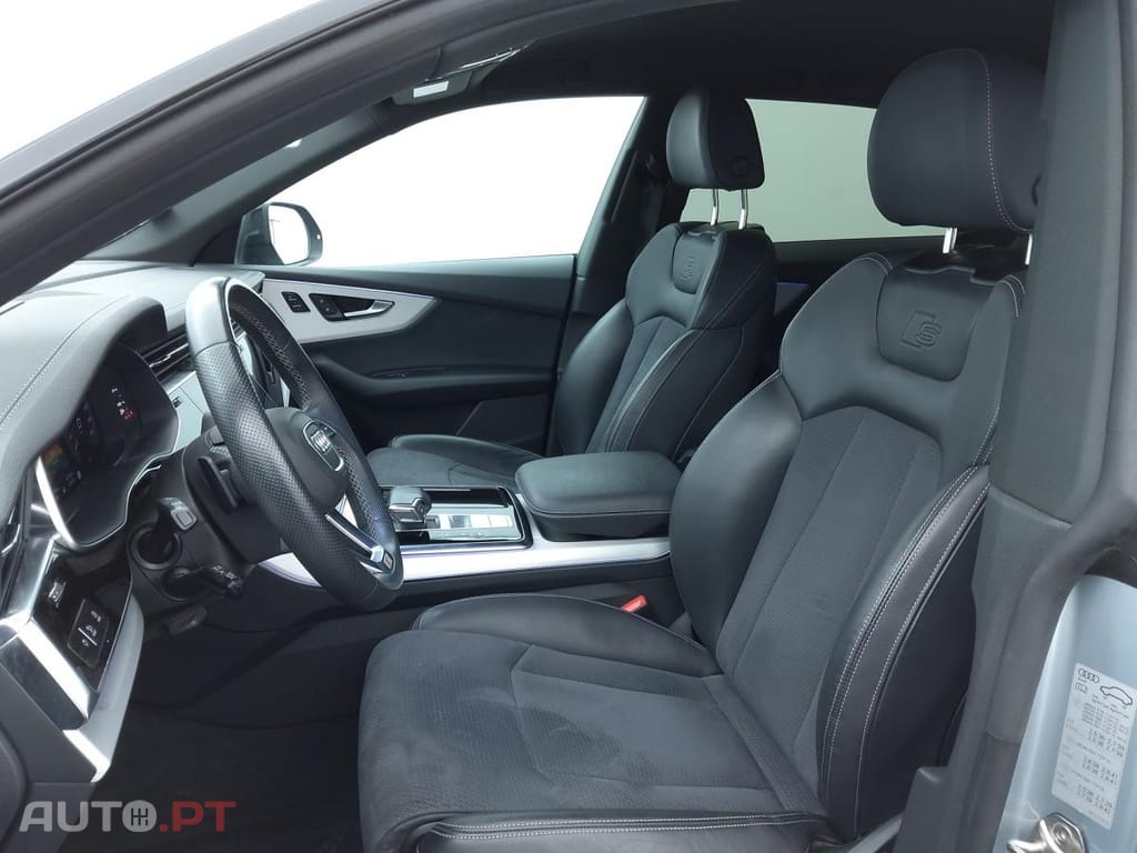 Audi Q8 TFSIe Quattro Compétition Triptronic