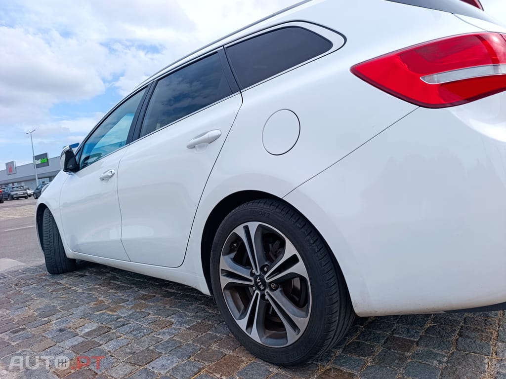 Kia Ceed SW 1.6 crdi GT line — fotografia 5