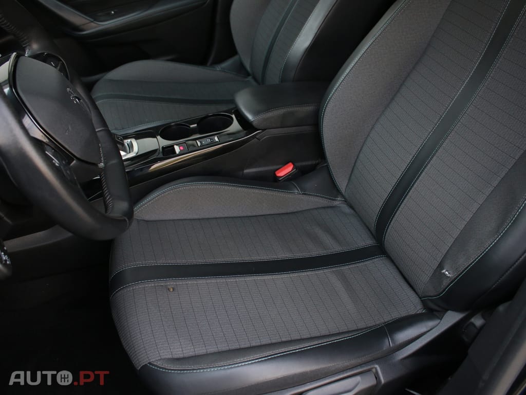 Peugeot 2008 1.5 BlueHDi Allure EAT8