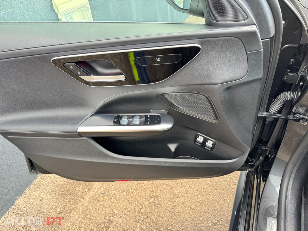 Mercedes-Benz C 300 e St Híbrido/Plug-In EQ AMG Line