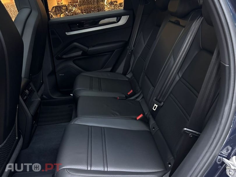 Porsche Cayenne E-Hybrid Tiptronic S Black Edition