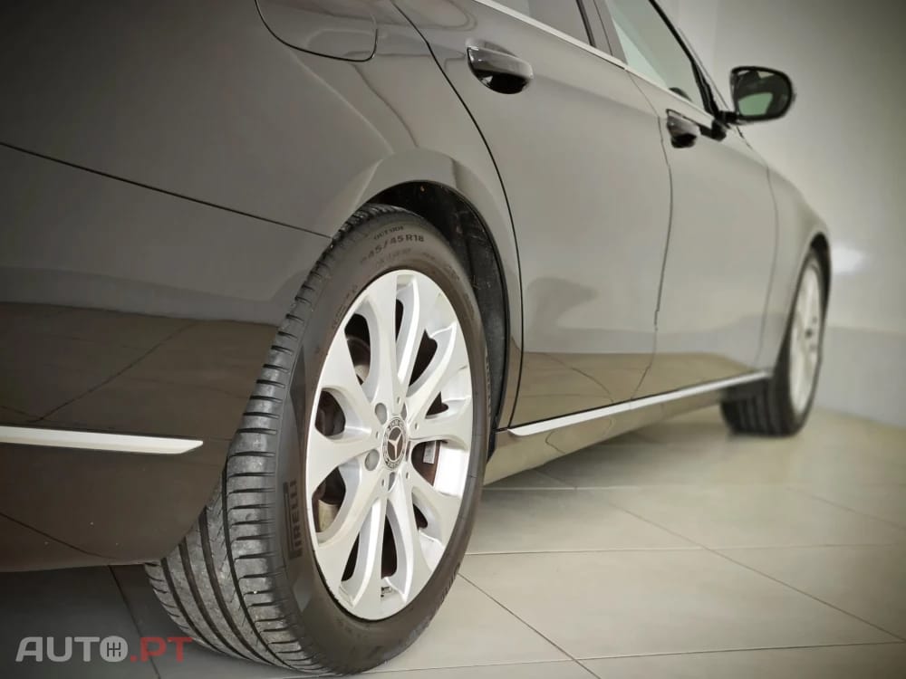 Mercedes-Benz E 220 Exclusive — fotografia 35