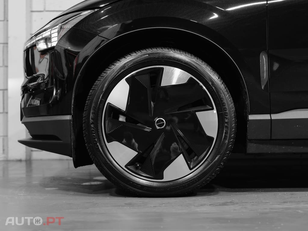 Volvo EX30 69 kWh Twin Motor Plus