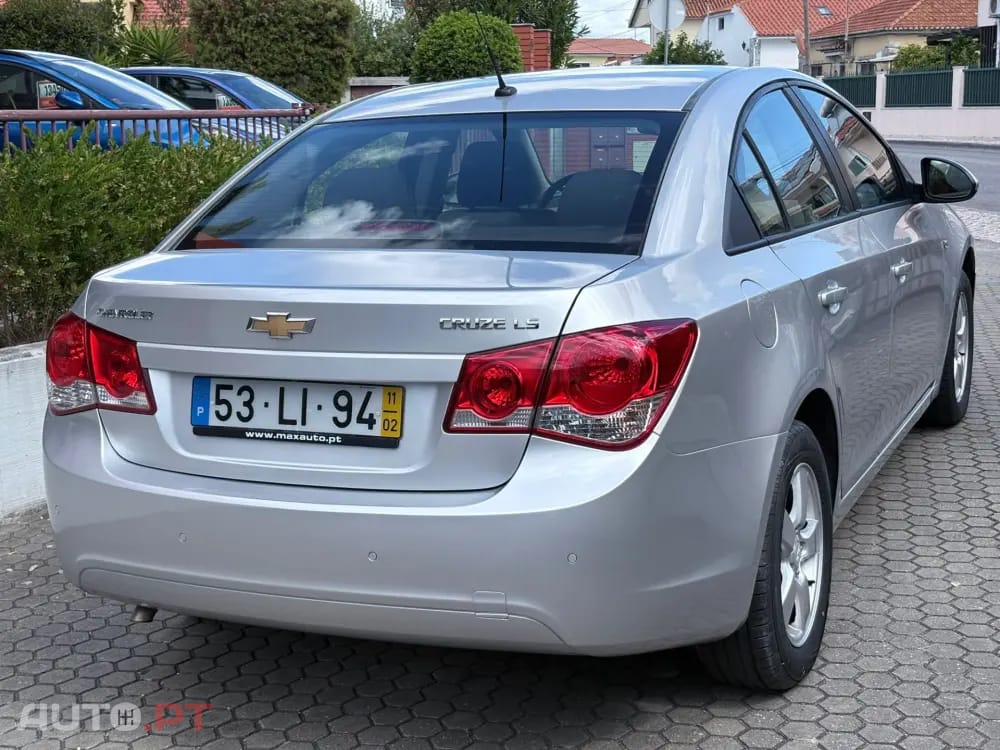 Chevrolet Cruze 1.6 LS